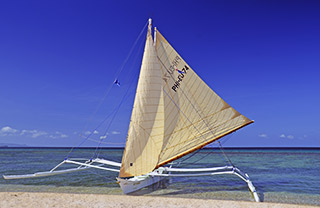 island-hopping-beach-tour-sailing